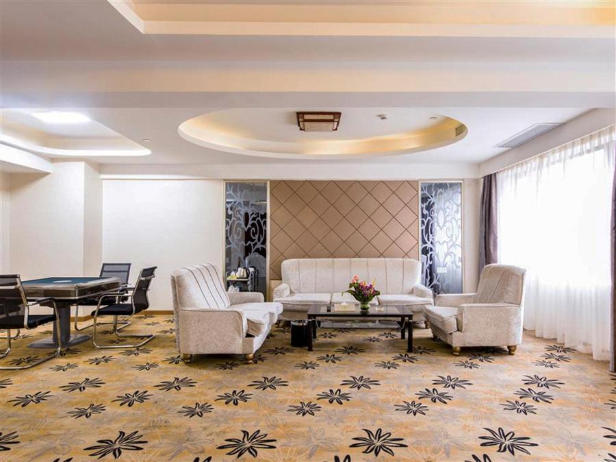 Vienna Hotel Zhanjiang Coast Avenue Bagian luar foto